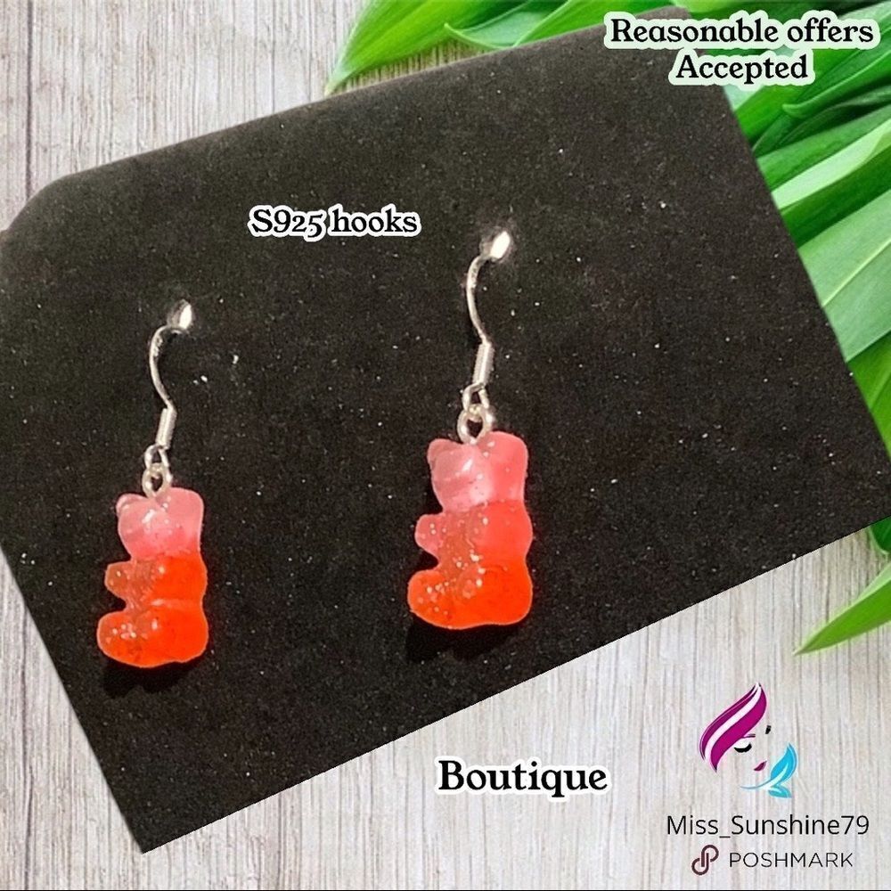 Boutique NEW- pink red gummy bear hook earrings 🥰